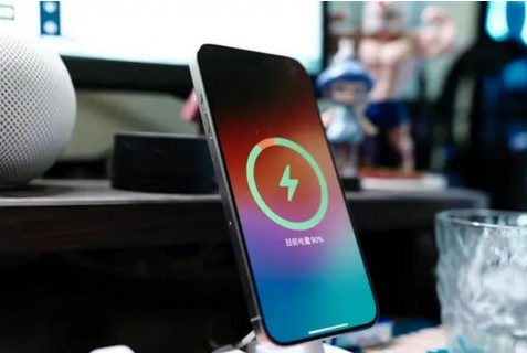 上思苹果15换屏服务分享用什么充电器给iPhone15充电更好 