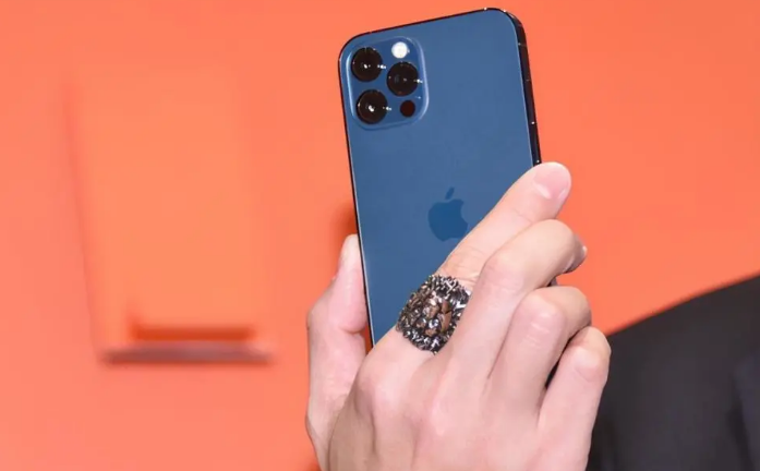 上思苹果手机维修分享iPhone12系列重启方法教程 